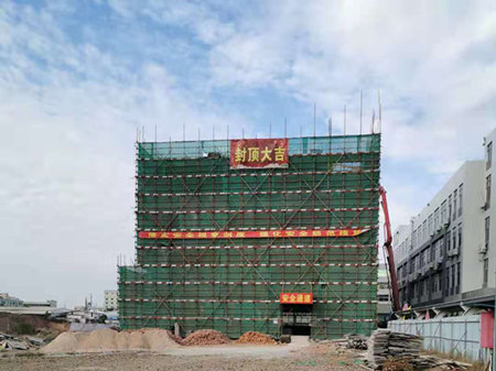 YS Solar 500MW fully automated production workshop in Building E is successfully finished with roof-sealing